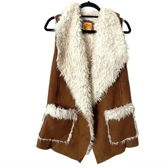 C&C California Jackets & Blazers - C&C California Sherpa lined Vest Size L